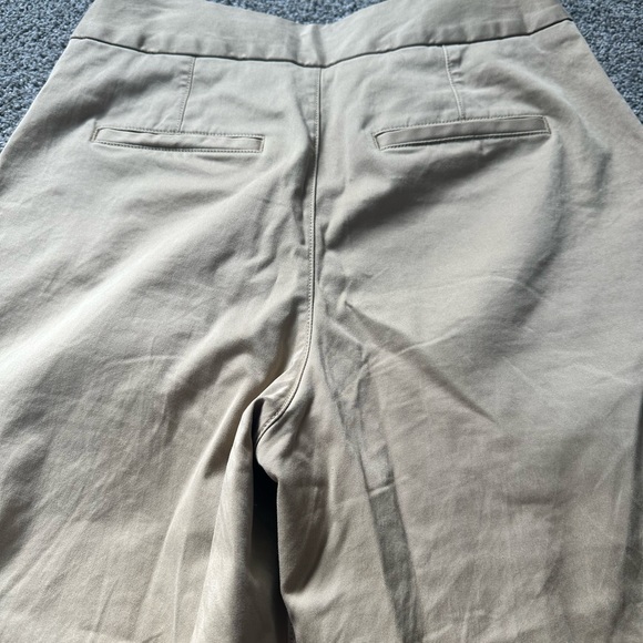 Gap wide leg cropped khaki size 6 - Picture 2 of 3